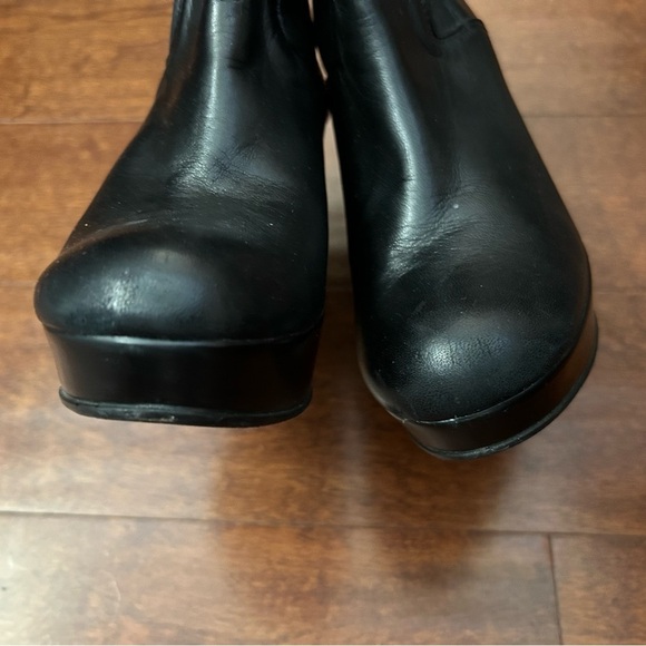 Stuart Weitzman Black Leather Wedge Boots with Fur Lining, Size6 - Picture 6 of 15